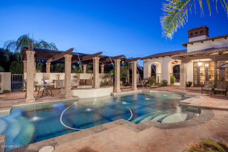 CASA BLANCA NIGHT POOL