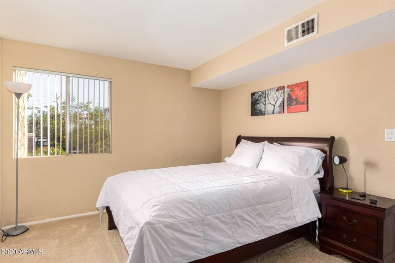 Bedroom with Queen Bed