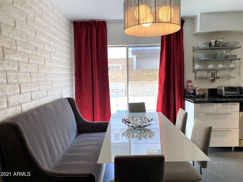 Breakfast Bar to Patio