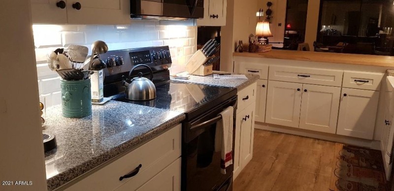 WET BAR IN GREATROOM