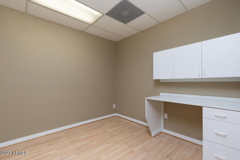 Suite 111 (5) L