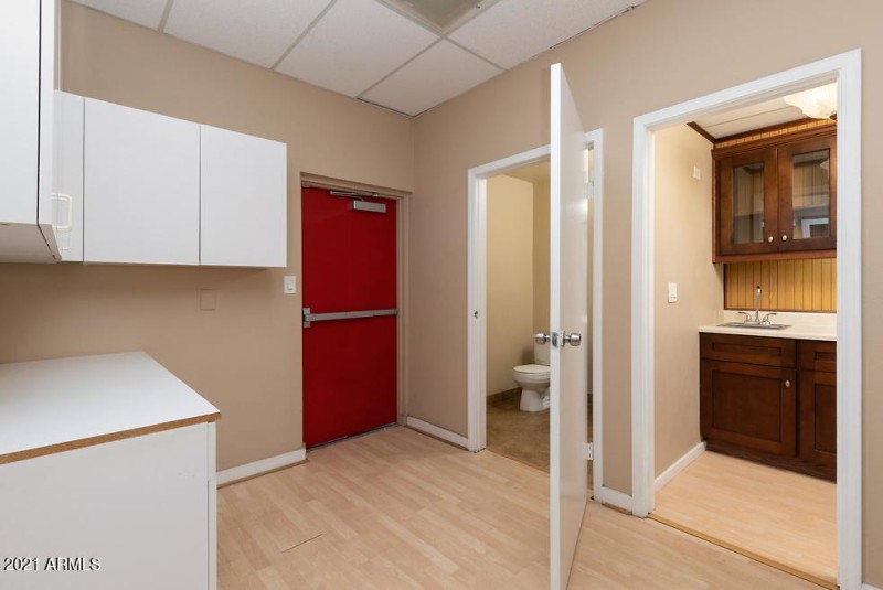 Suite 111 (7) L