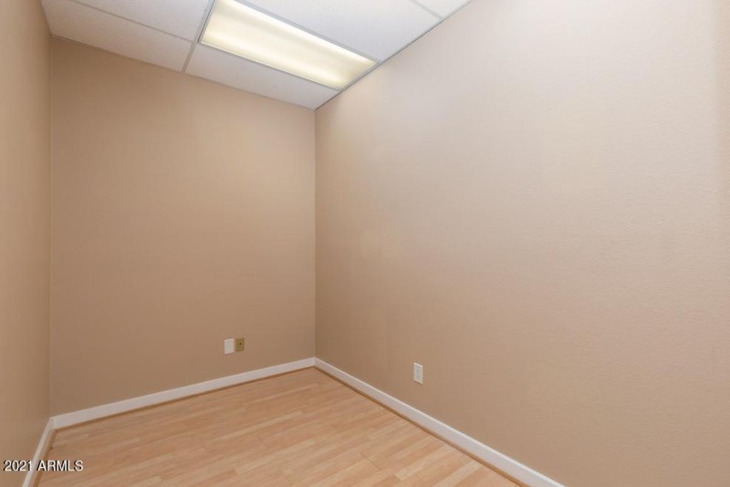Suite 111 (8) L