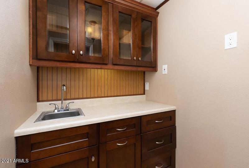 Suite 111 (9) L