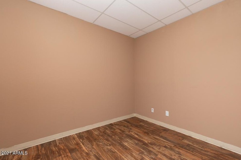 Suite 111 (10) L