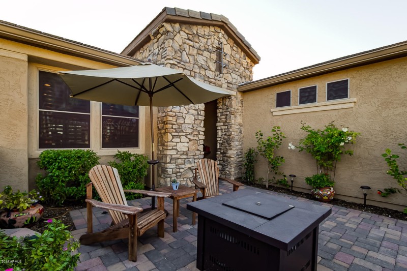 Inviting Front Courtyard