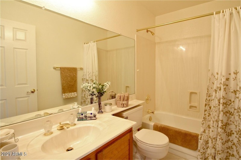 1131 Guest Bathroom
