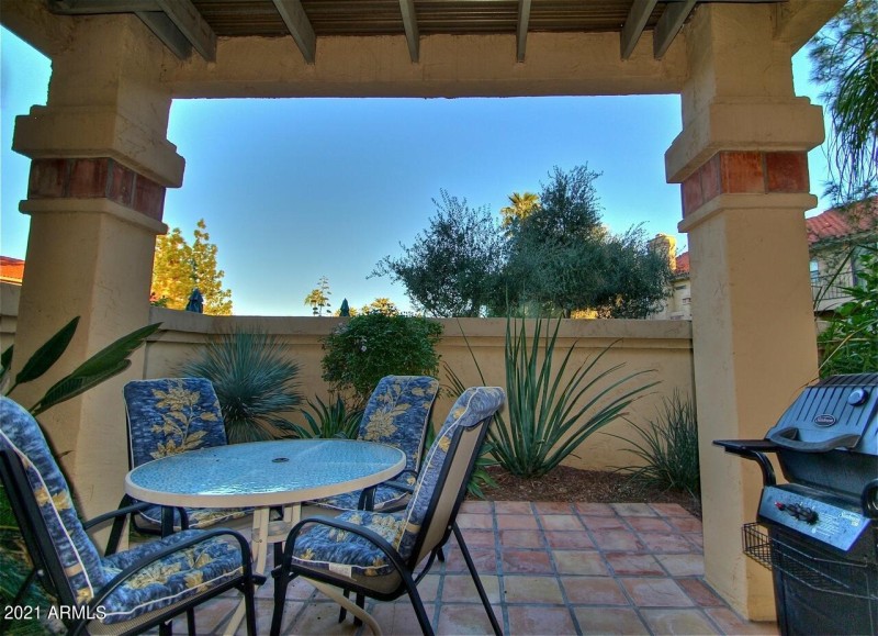 1131 Living Room Patio