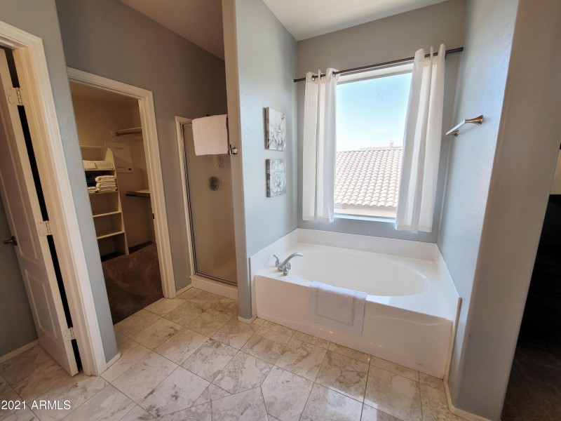 Separate Tub and Shower