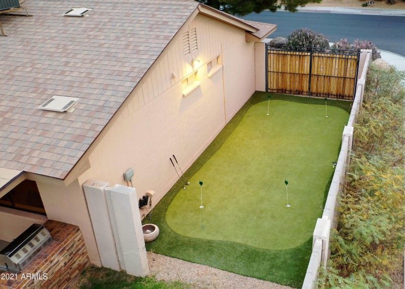 4 Hole Putting Green