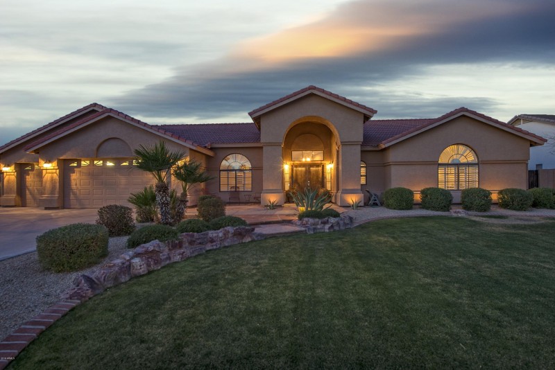 003_Gorgeous Curb Appeal