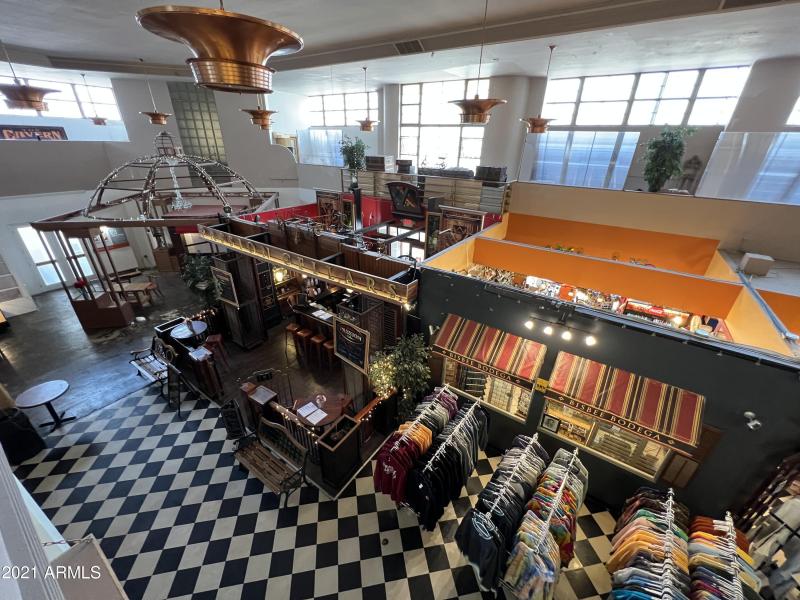 FRONT CORNER - WINE & MARKET