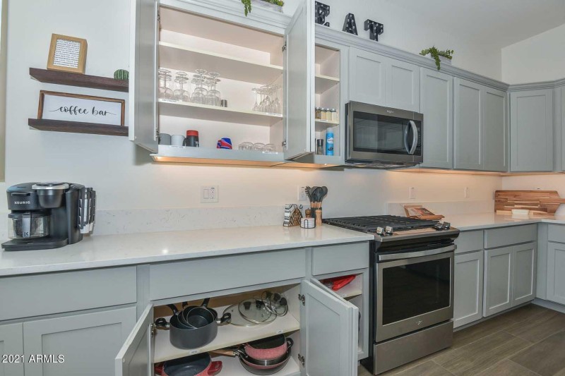 Kitchen-Stocked Glassware-Pots