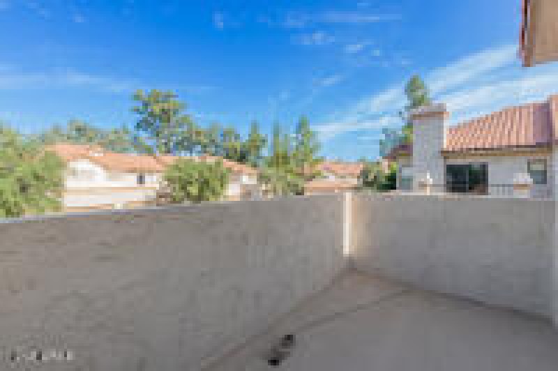 1187-upstairs patio 1