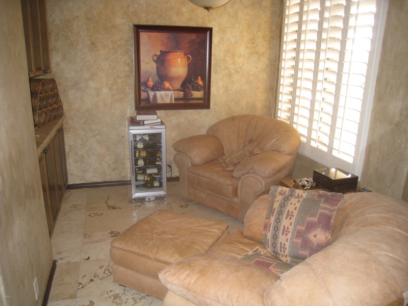 Kitchen Sitting Area