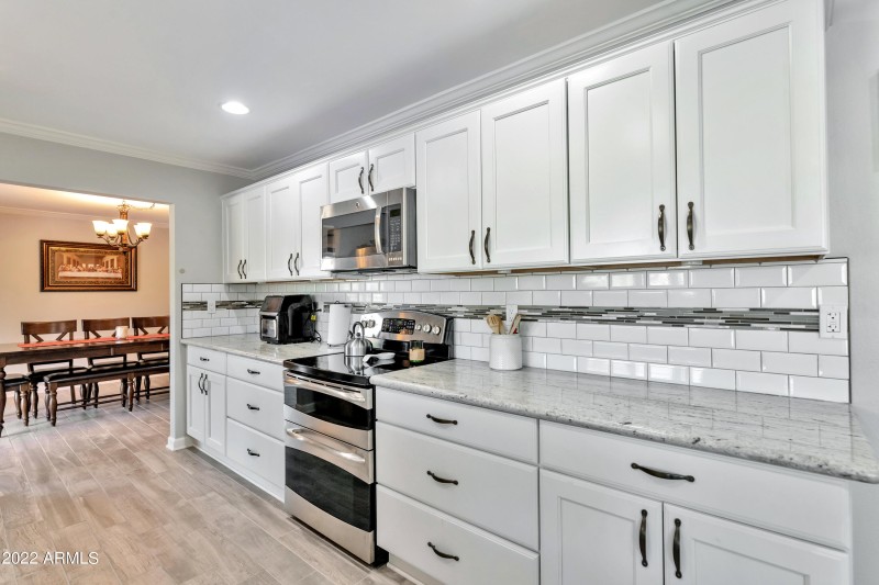 LOTS OF KITCHEN COUNTER TOPS