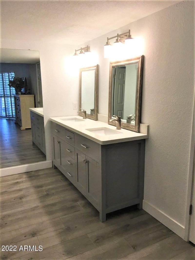 12 125 DOUBLE VANITY A