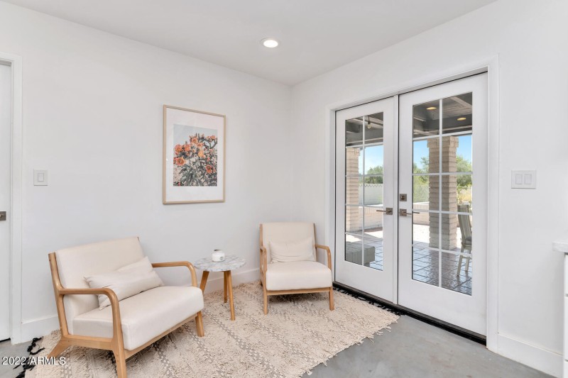 3411 E Valley Vista Ln-large-016-018-341