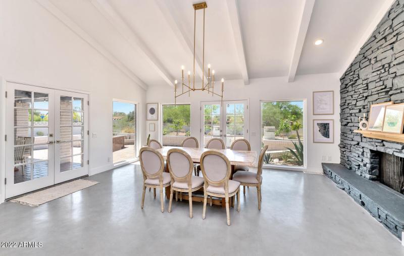 3411 E Valley Vista Ln-large-017-015-341