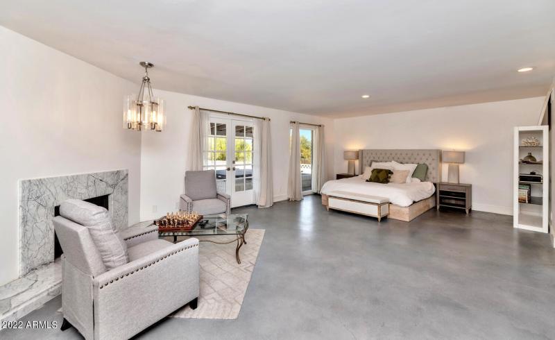 3411 E Valley Vista Ln-large-021-023-341