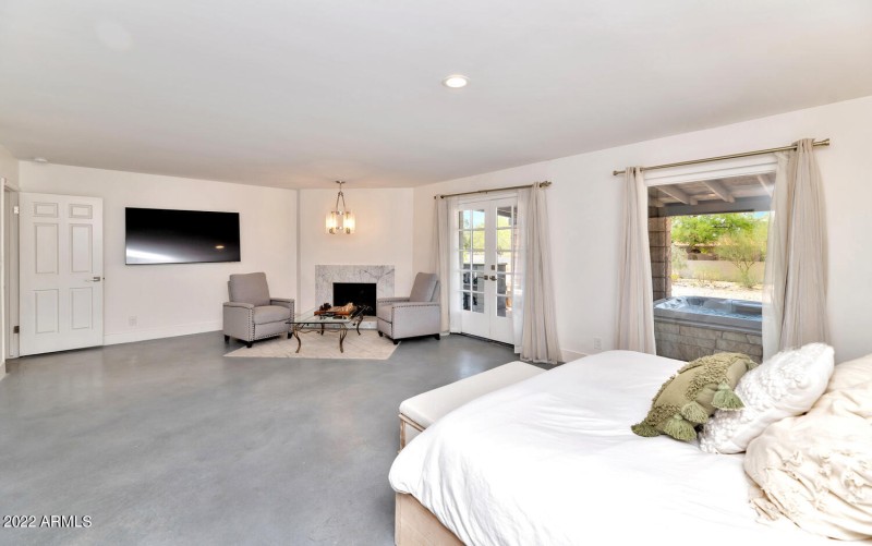 3411 E Valley Vista Ln-large-022-038-341