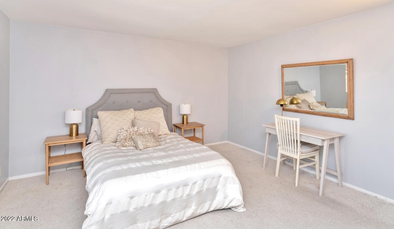 3411 E Valley Vista Ln-large-026-025-341