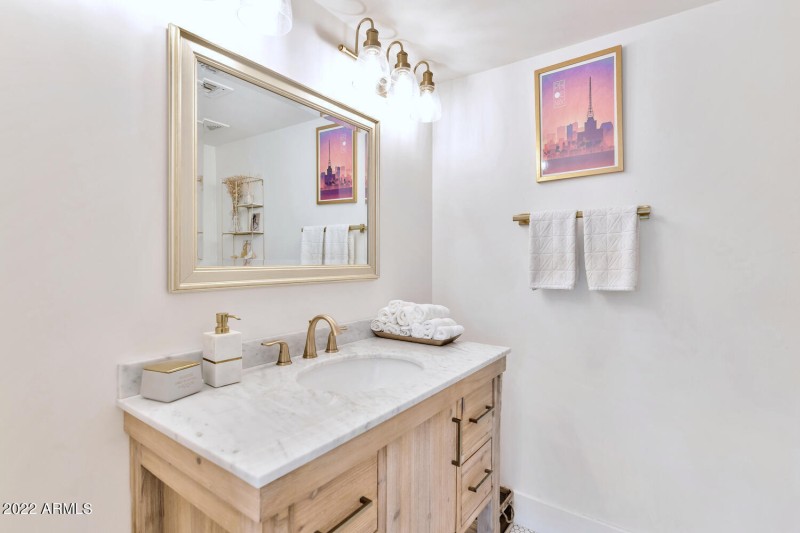 3411 E Valley Vista Ln-large-029-027-341