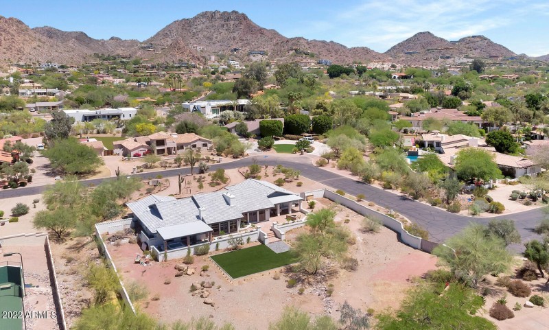 3411 E Valley Vista Ln-large-040-002-341