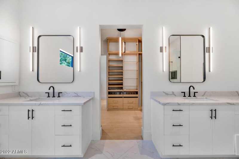 4216 E Hazelwood St-large-026-025-4216 E