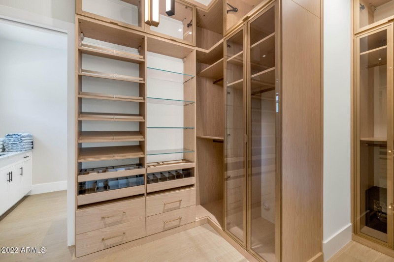 4216 E Hazelwood St-large-027-029-4216 E