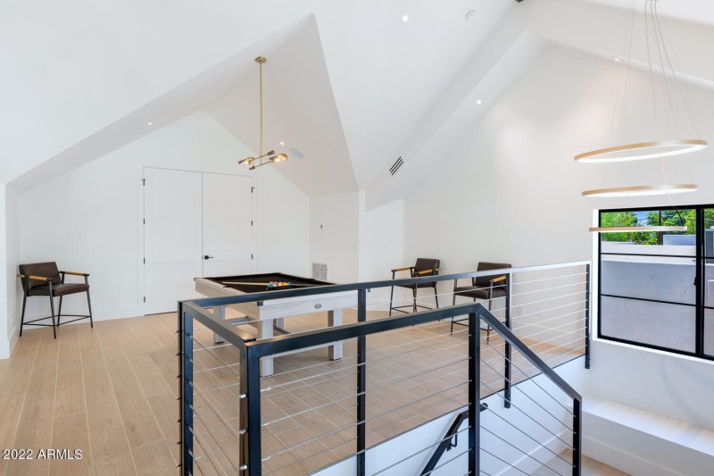 4216 E Hazelwood St-large-029-035-4216 E