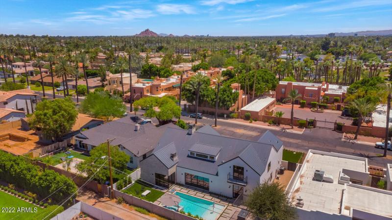 4216 E Hazelwood St-large-043-004-4216 E