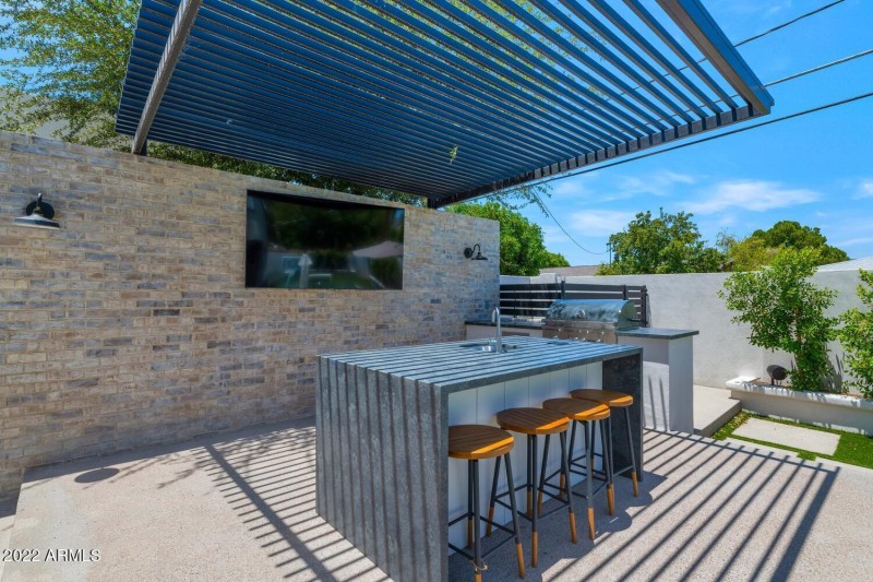 4216 E Hazelwood St-large-048-036-4216 E