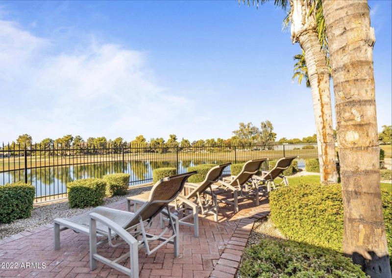 Santa Fe pool lounge