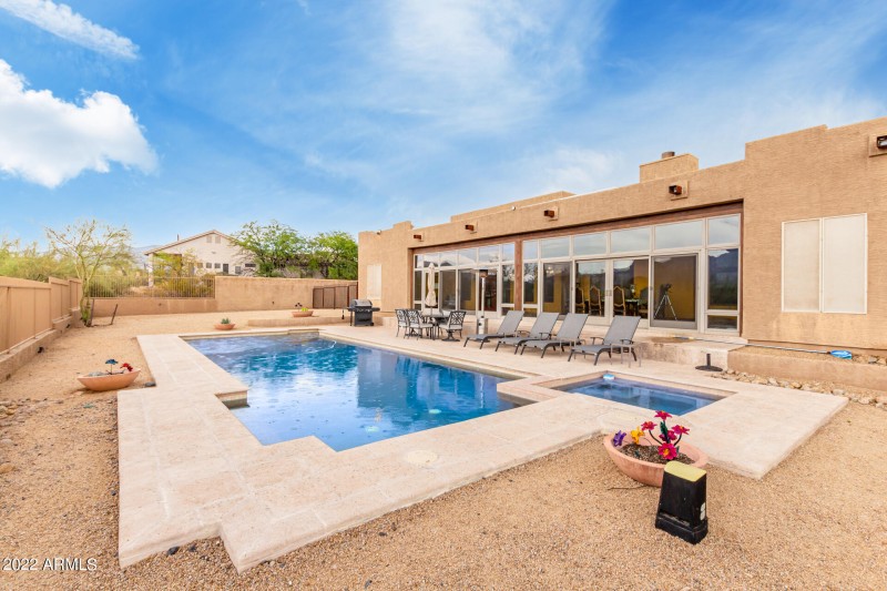 0032-32 - Red Dog 5872