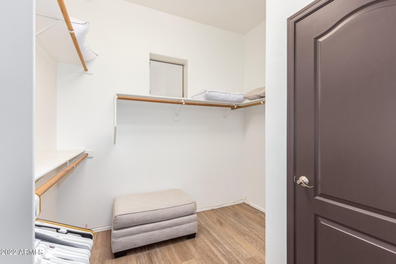 0017-17 - Red Dog 5872