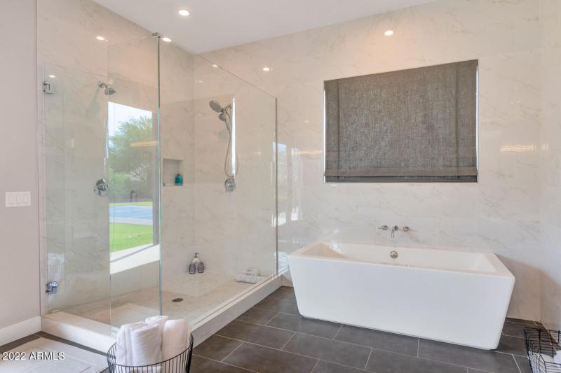 10195 E Cactus Rd-large-019-024-10195 E