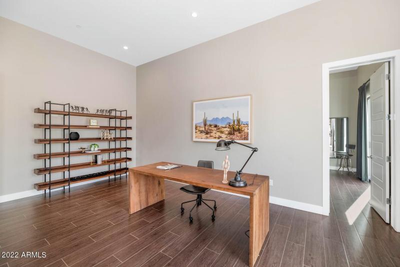 10195 E Cactus Rd-large-023-028-10195 E