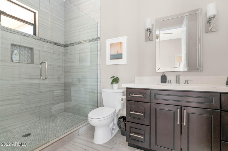 10195 E Cactus Rd-large-025-042-10195 E