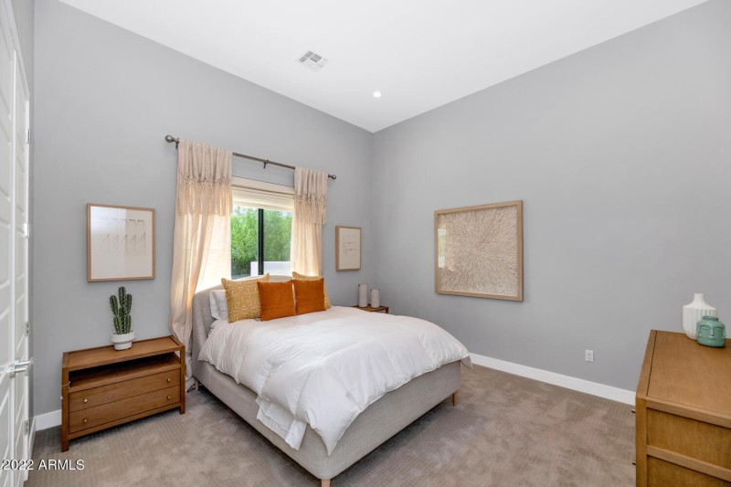 10195 E Cactus Rd-large-028-032-10195 E