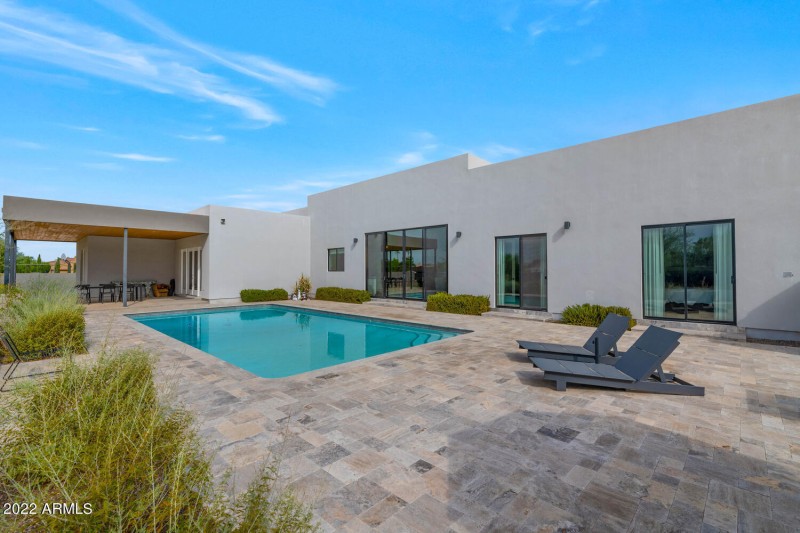 10195 E Cactus Rd-large-035-038-10195 E