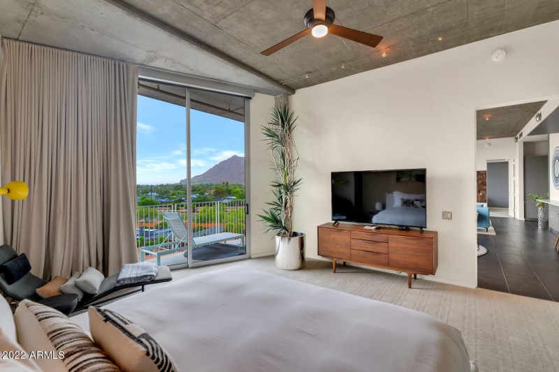 6850 E Main St-large-013-019-Hotel Valle