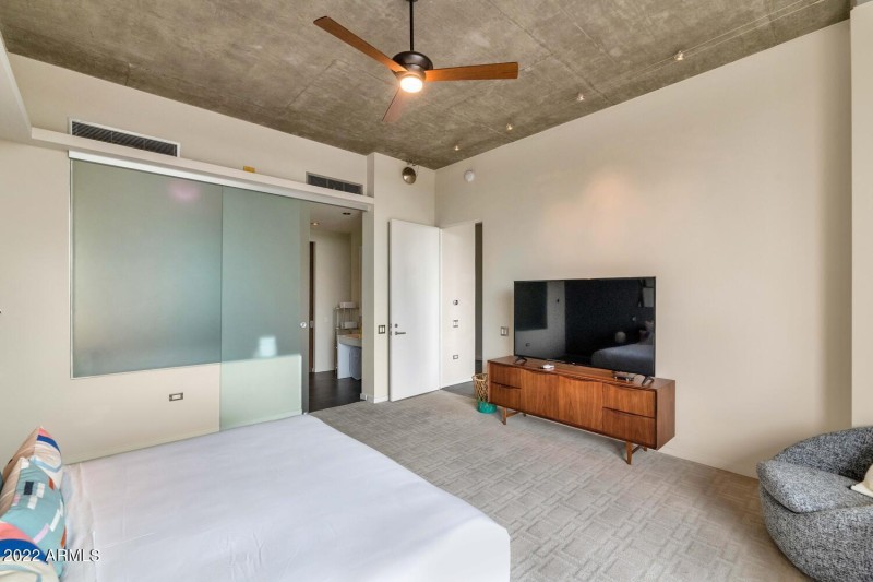 6850 E Main St-large-017-024-Hotel Valle