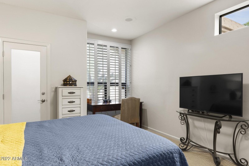 27_23010_N_86th_St__24_mls