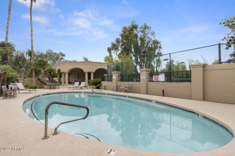 37_23010_N_86th_St__33_mls