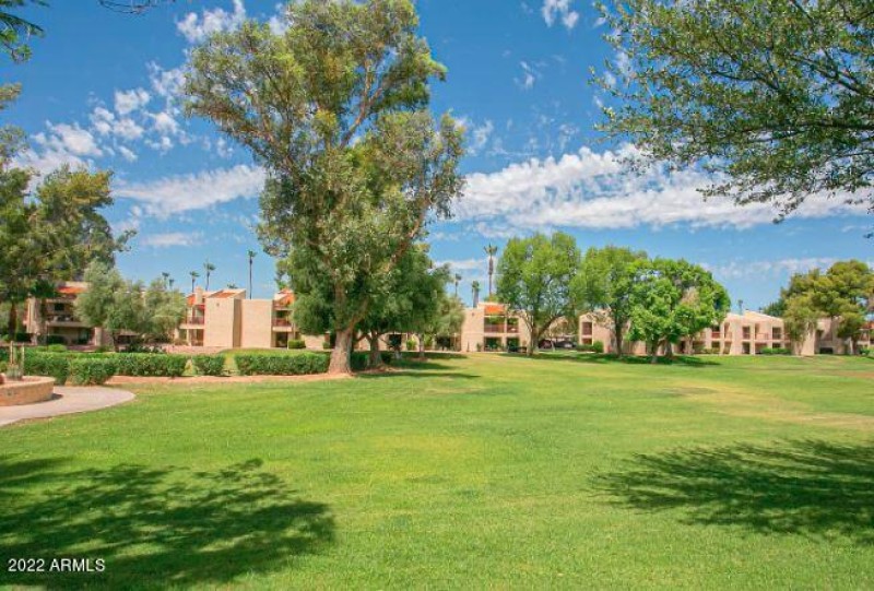 9450 N 94th Pl Grounds