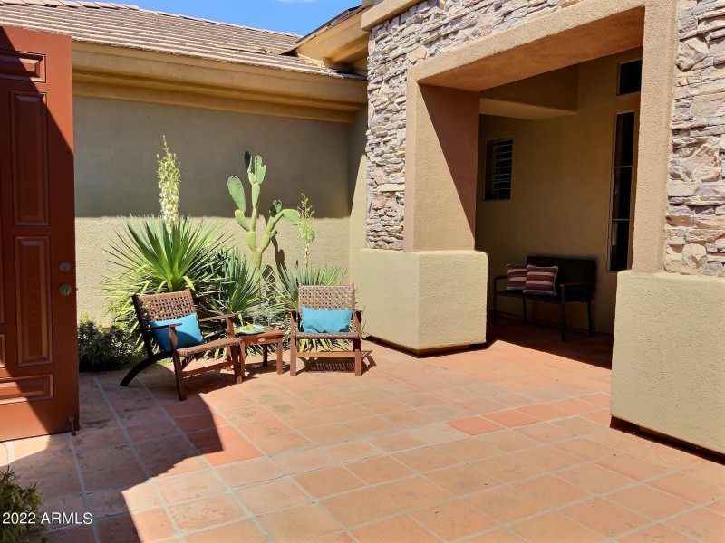 1946 W Eastman - Courtyard b