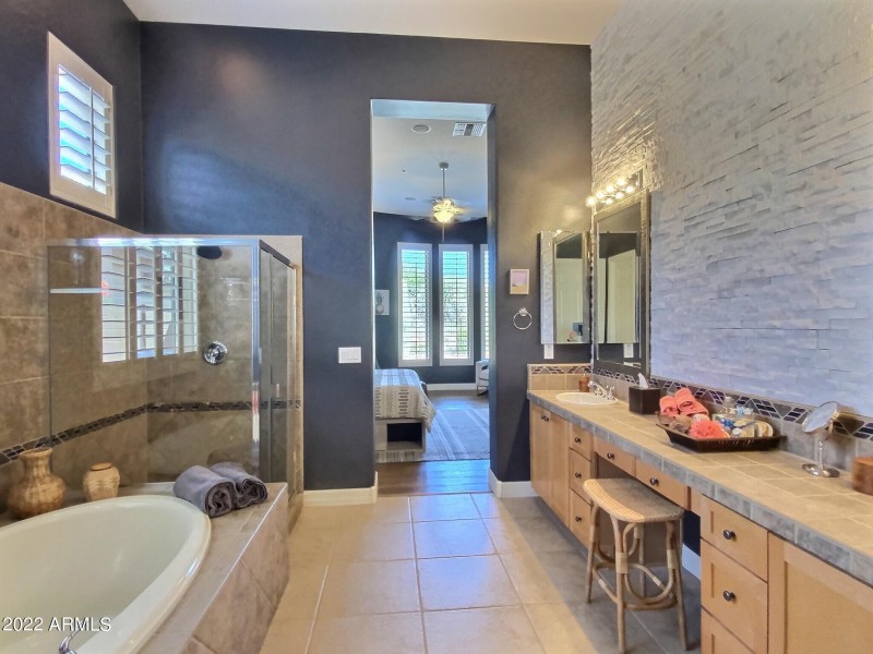 1946 W Eastman - Primary Bathroom b