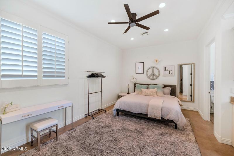 6139 E Calle Del Sud-large-035-027-6139