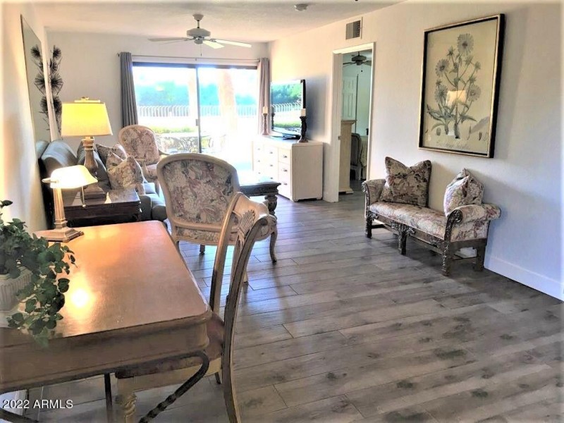 12 125 OPEN & AIRY NEW